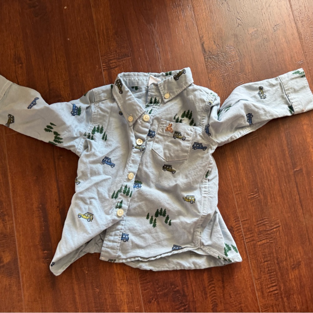 GAP Kids' Light Gray Button-Down - holiday Print